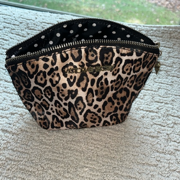 Victoria’s Secret Animal Print Zippered Pouch - Picture 1 of 2